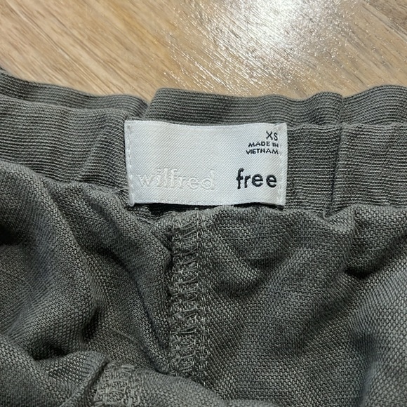 SOLD Wilfred Free High Waisted Linen Shorts XS - Picture 2 of 4